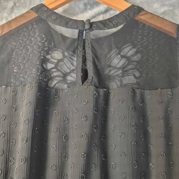 Torrid Black Sleeveless Crochet Yoke SwissDot Top 00 Dark Elegance Feminine Edge - Picture 5 of 13